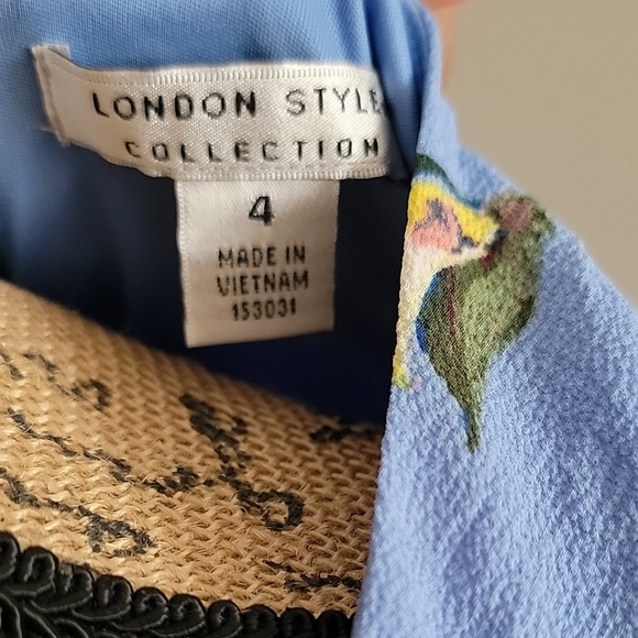 London Style Blue Maxi Sundress with 3/4 Bell Sleeves and V-Neck - Picture 2 of 5